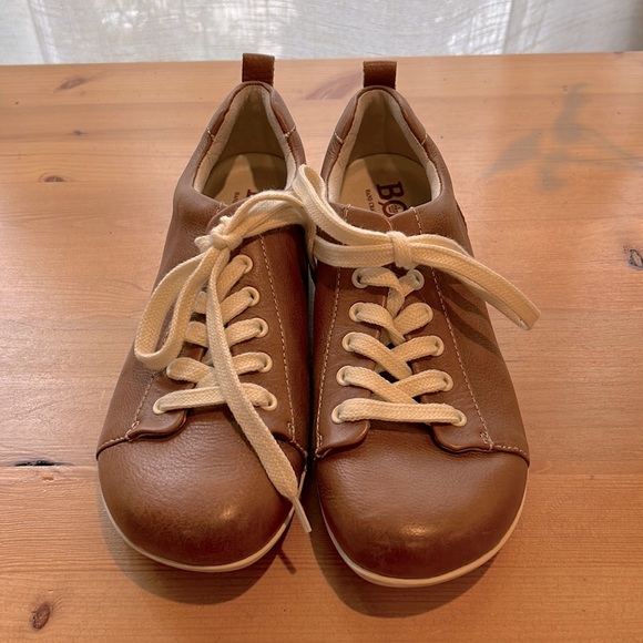 Born flat low profile LEATHER lace up sneakers - Picture 1 of 6